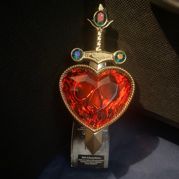 Snow White/Evil Queen Wallflower-NWT! - Picture 2 of 4